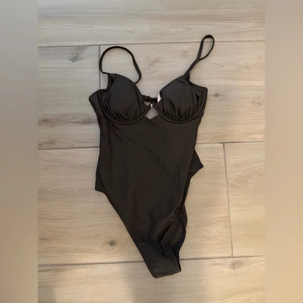 NEW CUPSHE X STASSIE 1 Pc Swimsuit Bathing Ruched Cutout Back Tie Underwire M - Image 4