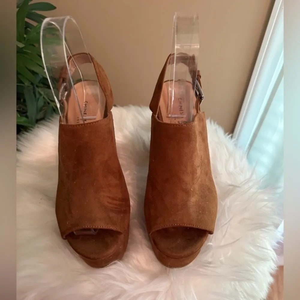 CL by Laundry Brown Suede Heels Size 6 - Image 3