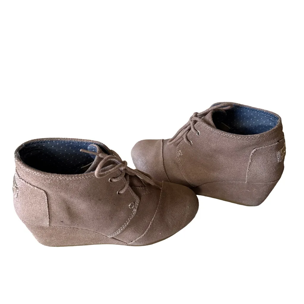 Toms Taupe Wedge Shoes 6.5 - Image 5