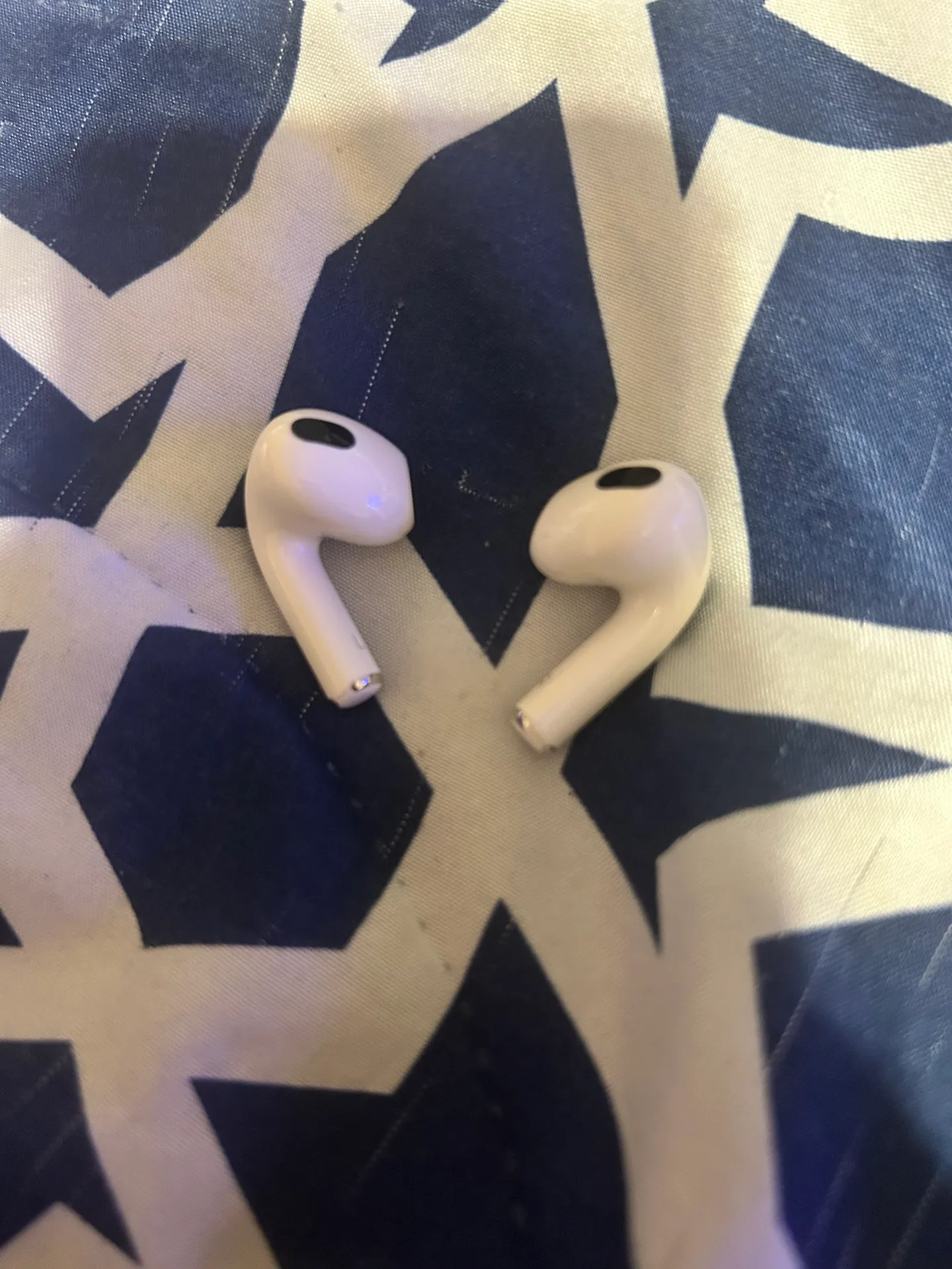 Apple AirPods - Image 4