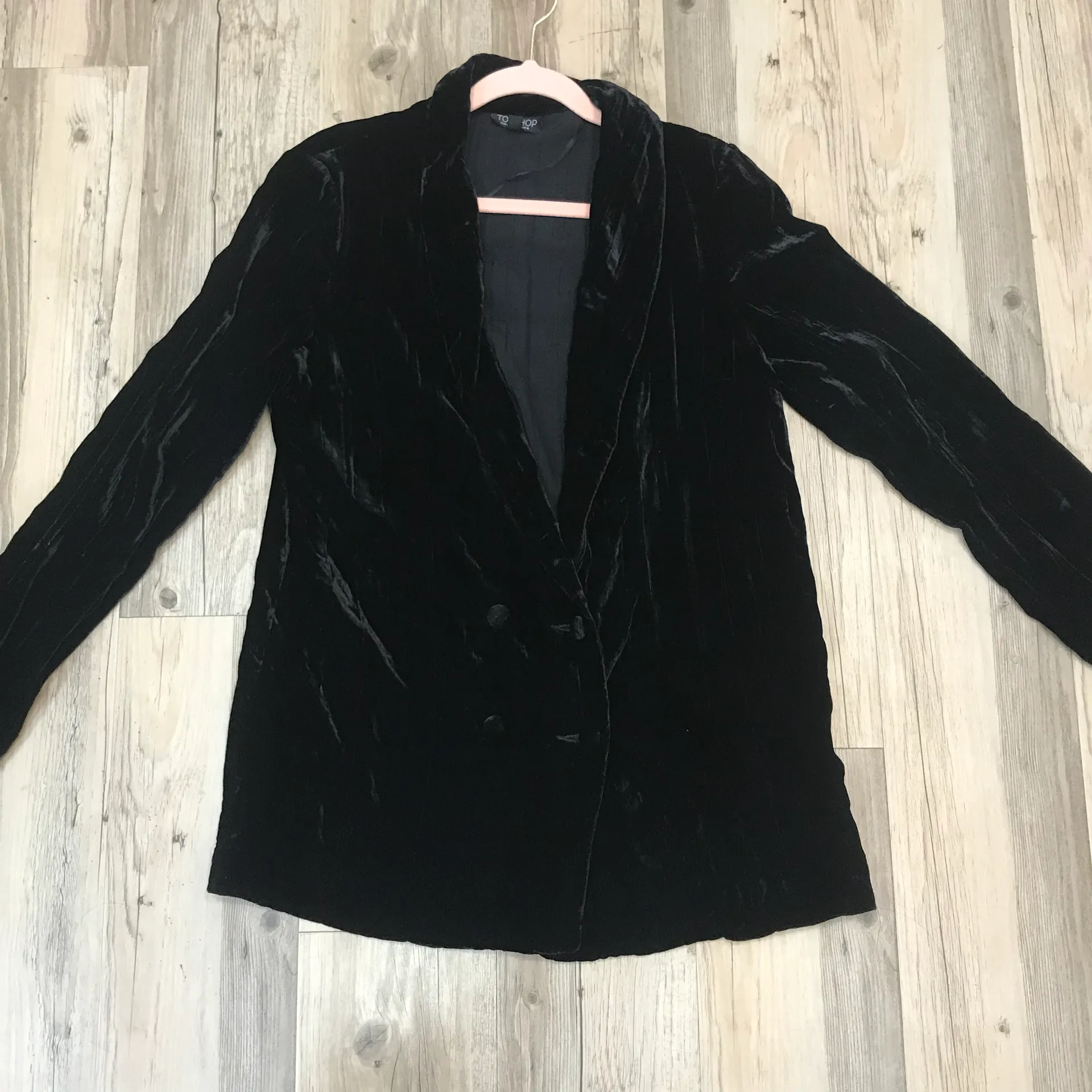 Black Velvet fitted Blazer size 4. - Image 4