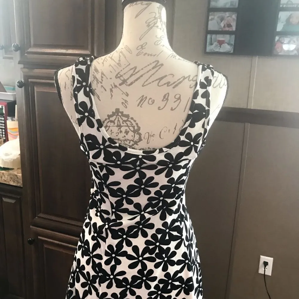 5 & Love Black and White Floral Dress Small - Image 13