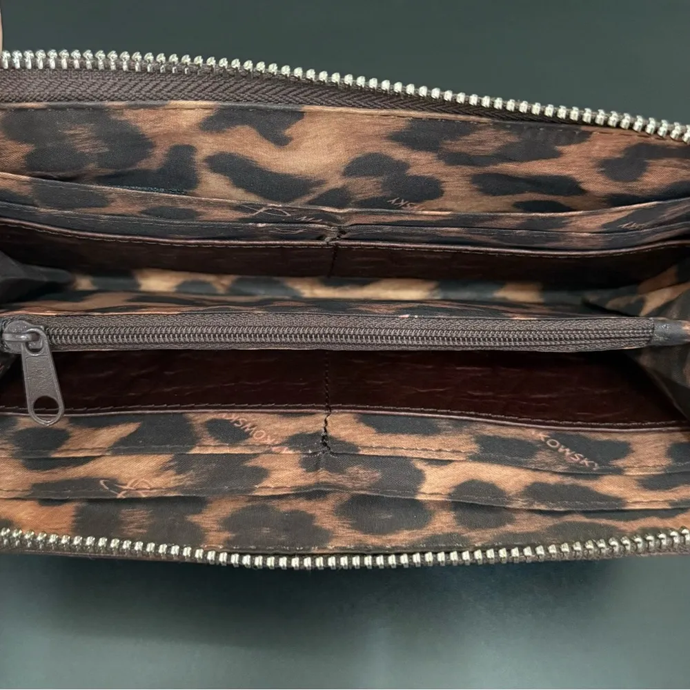 B MAKOWSKY Brown 100% Genuine Leather Zip Around Wallet 8”X4” - Image 5