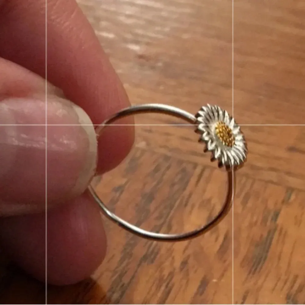 Beautiful Sterling Silver .925 Daisy Thin Ring SZ 8.75 - Image 3