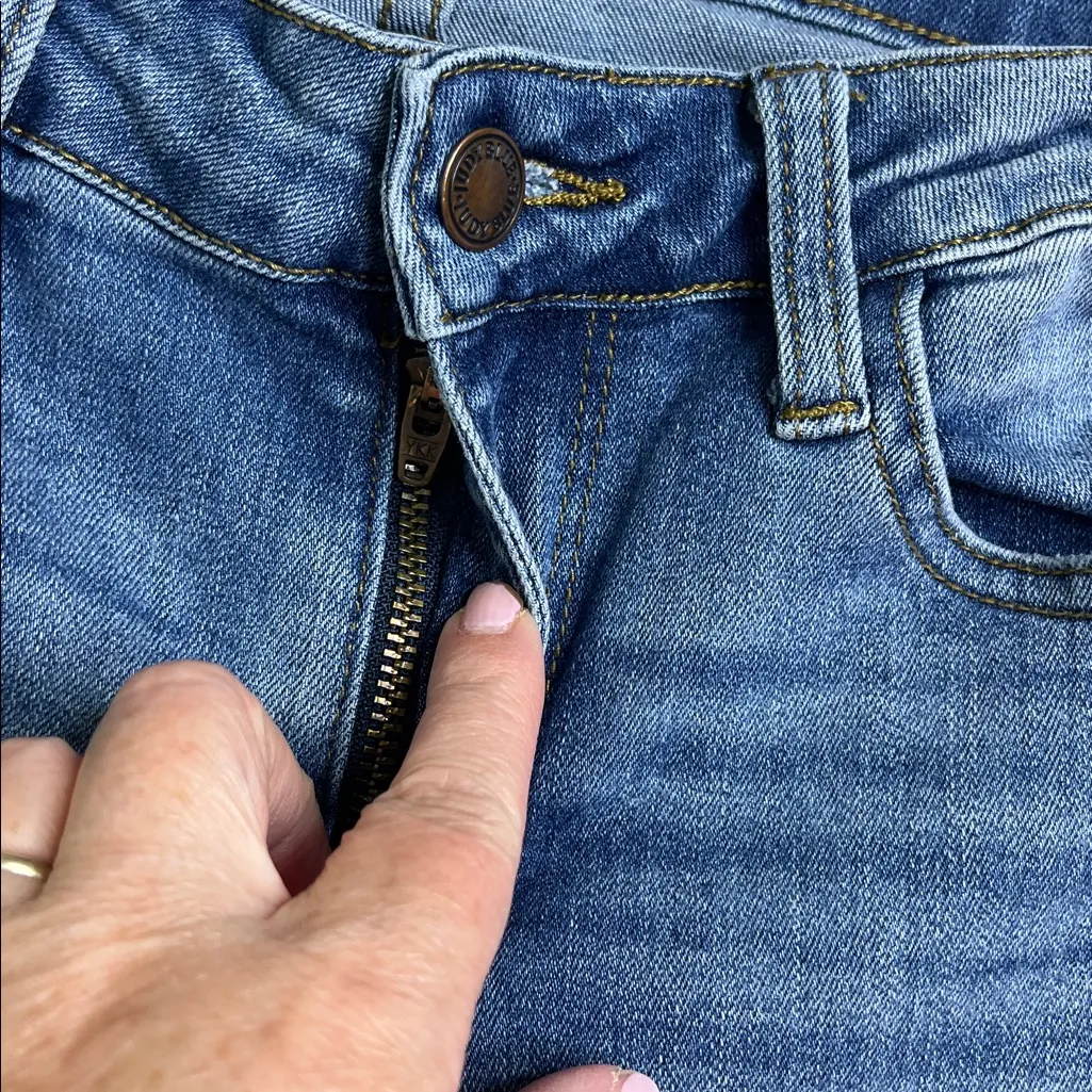 Judy Blue mid rise distressed blue jeans, size 30, Jb8271 dk - Image 10