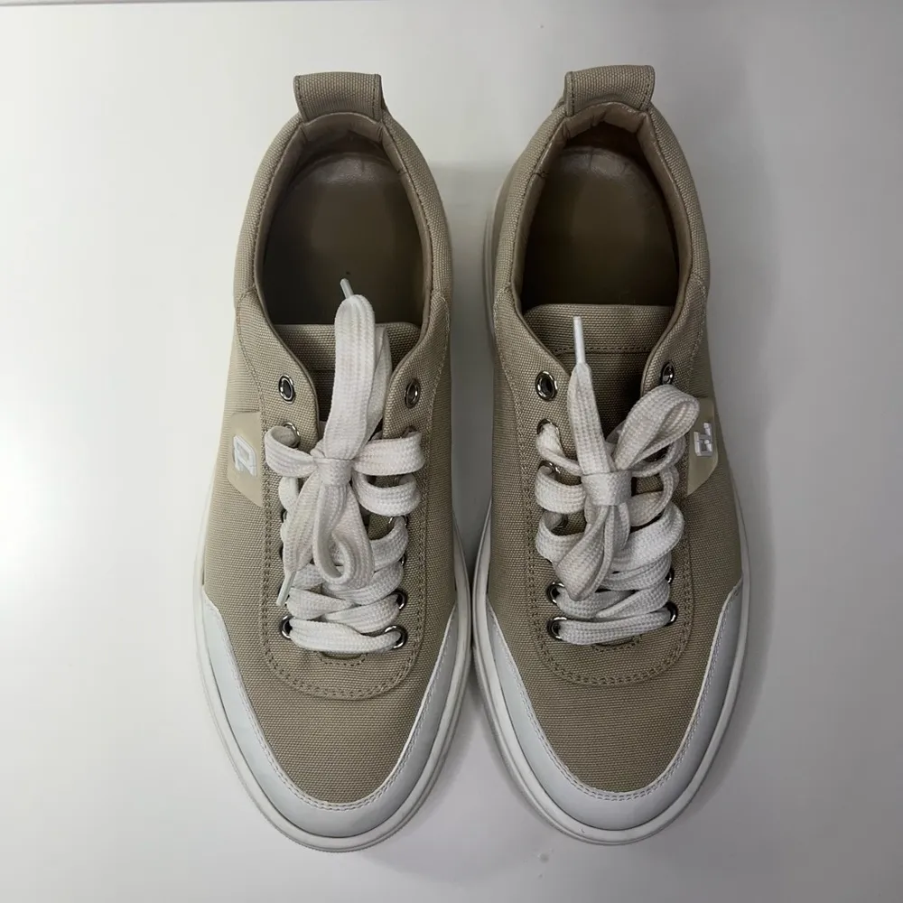 Christian Loubiton Simplerui Flat Beige
Bianco Platform Canvas Low Top Sneakers - Image 2