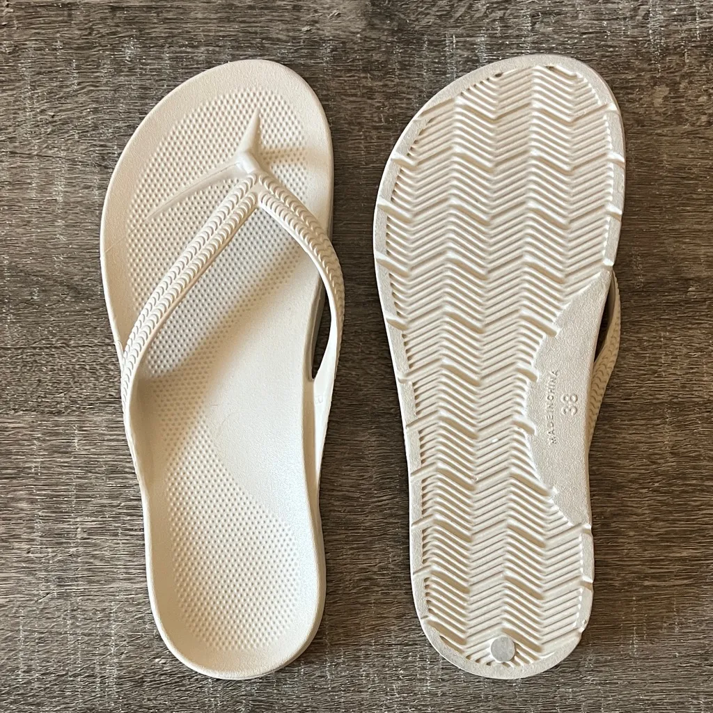 Elegant Cream Flip - Image 4