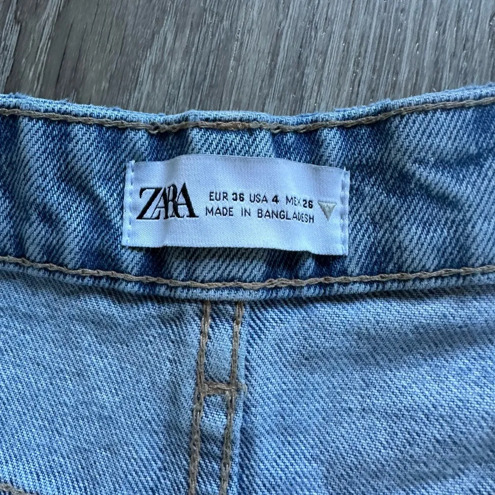 Zara Button Fly High Waist Denim Shorts Size 4 - Image 4