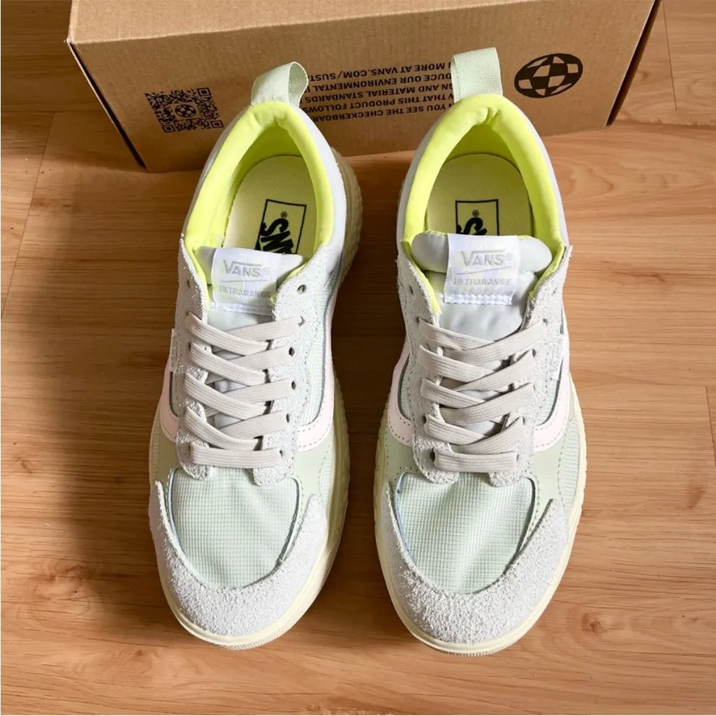 Vans UltraRange Neo VR3 Shoes
Women Size 8,5 US - Image 2