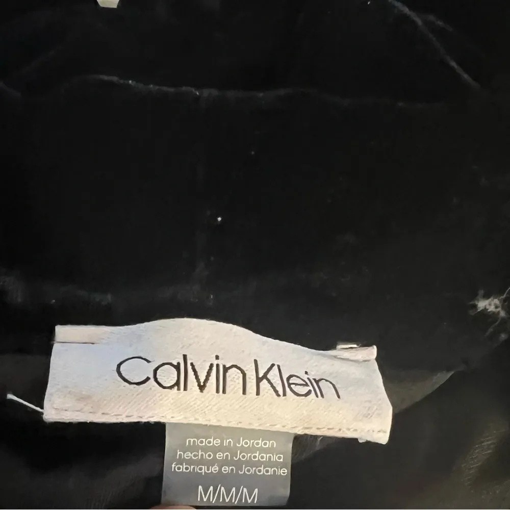 Calvin Klein women’s black velvet jacket. Size M - Image 4
