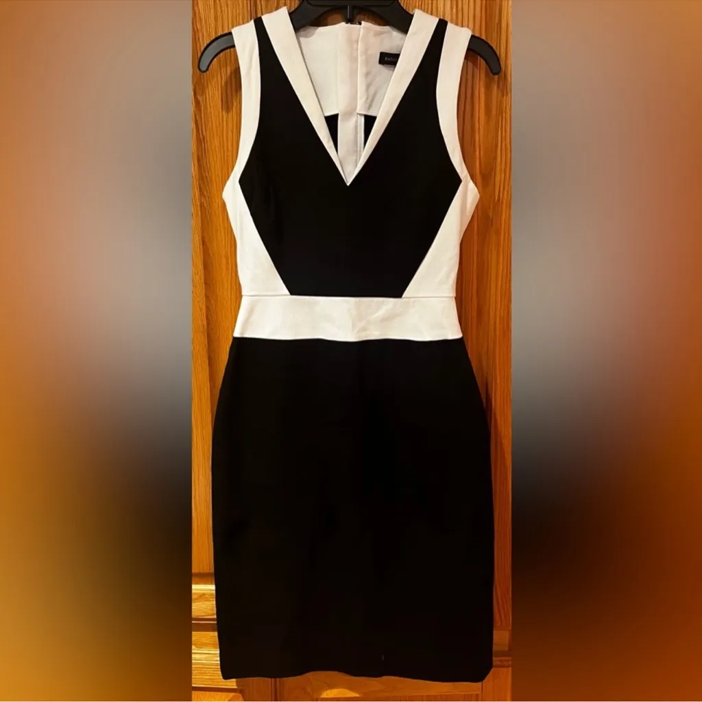 Banana Republic Sloan-Fit
Colorblock V-Neck Figure Sculpt
Sheath Dress Size 0 - Image 7