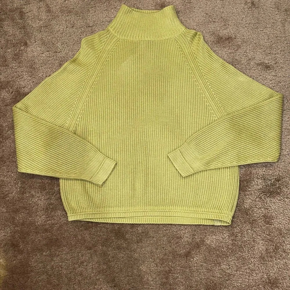 NWOT Lululemon Ribbed Turtleneck Sweater Dew Green Size M/L Cashmere/Cashlu - Image 4