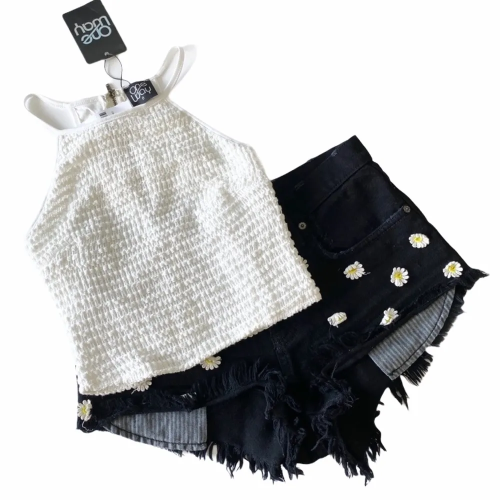 new  Carmar ❉ Crazy Daisy Embroidered Denim Cut Offs Shorts ❉ Jet Black ❉ 26 - Image 4