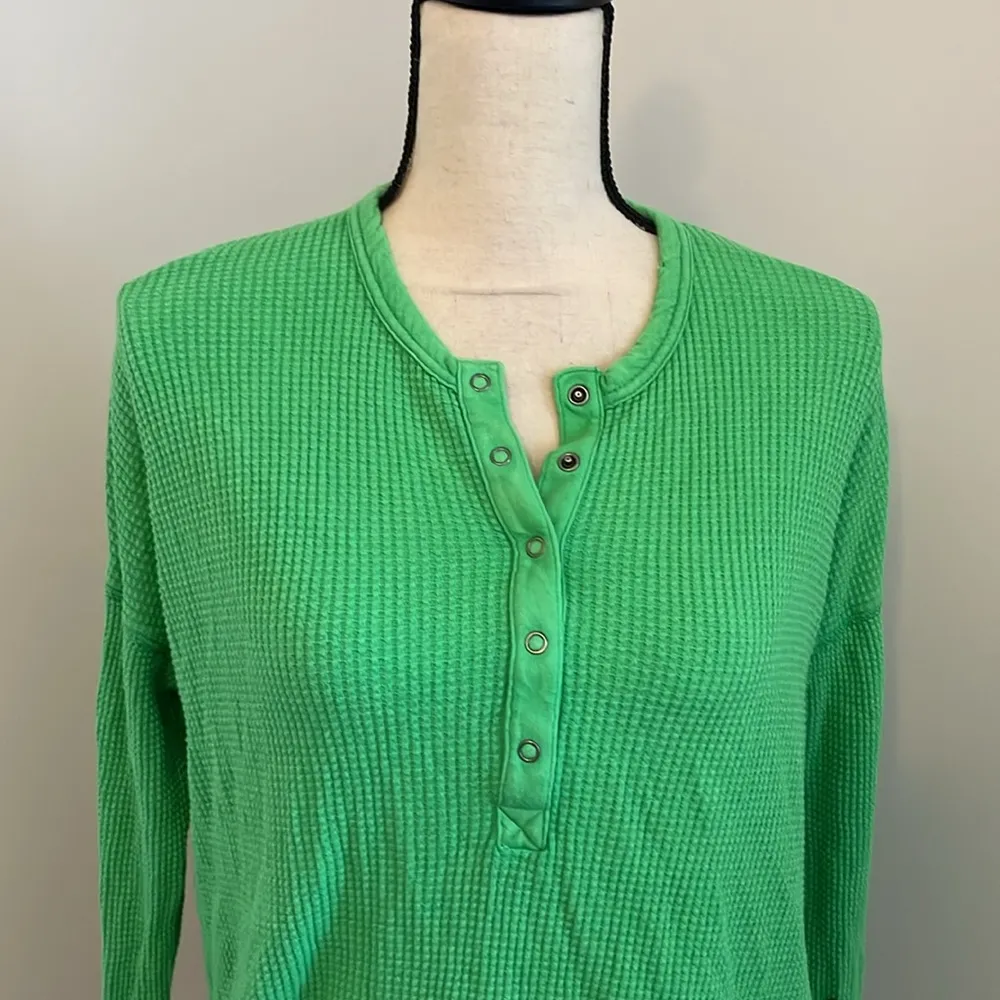 Offline by  Green Waffle Thermal Long Sleeve Snap Button Henley size Small - Image 3