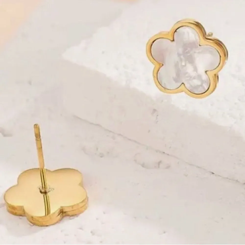 BOUTIQUE Flower Stud Earrings Gold - Image 3
