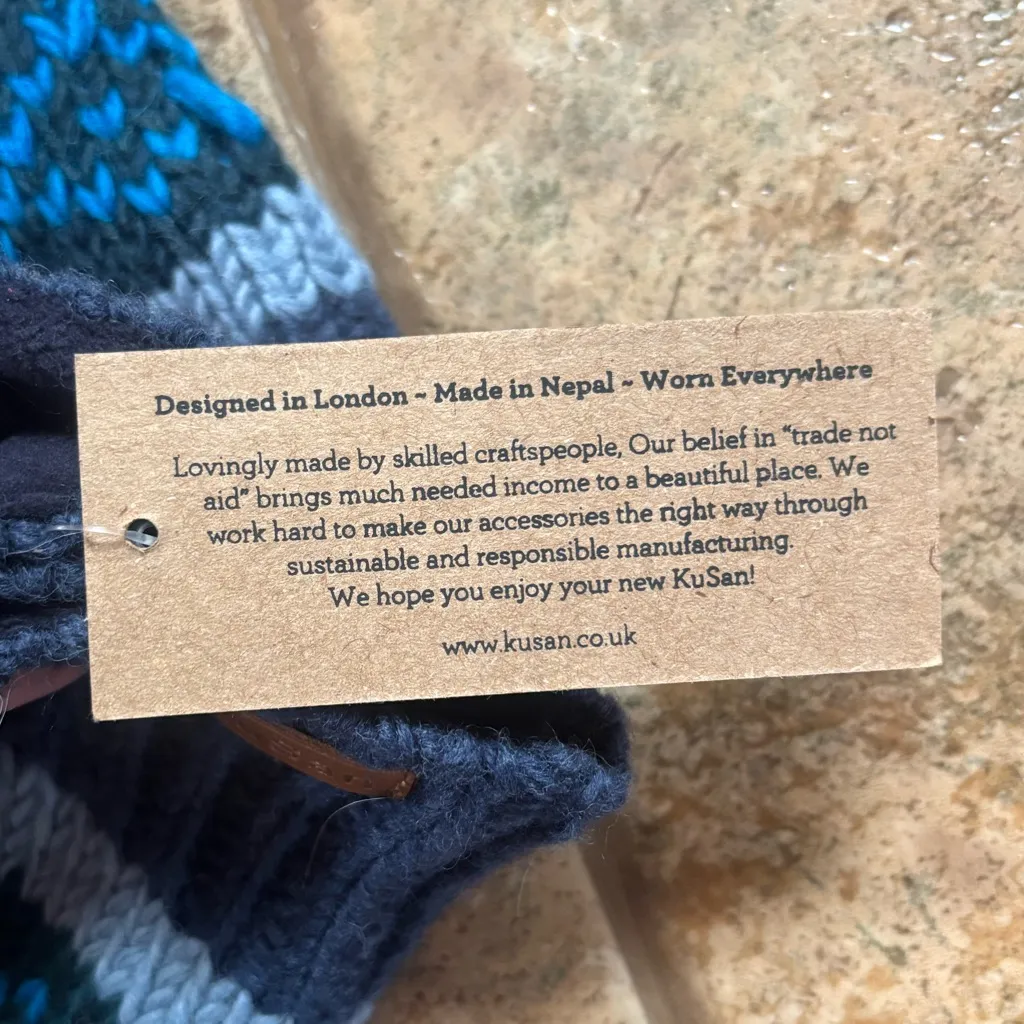 NWT KuSan 100% Wool mittens OS Blue - Image 4