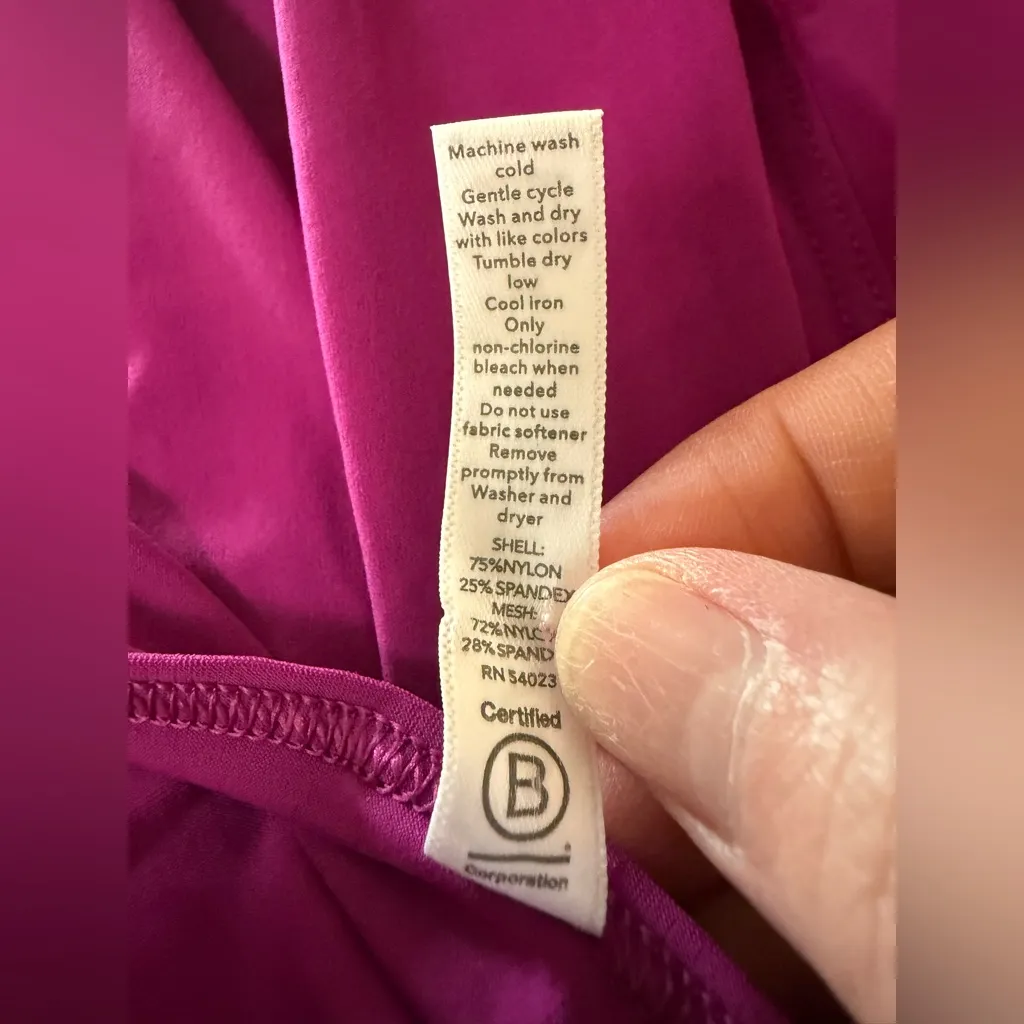 Athleta Ultimate Hybrid Tank Top Shirt Fuchsia NWT Breathable Lightweight Medium - Image 5