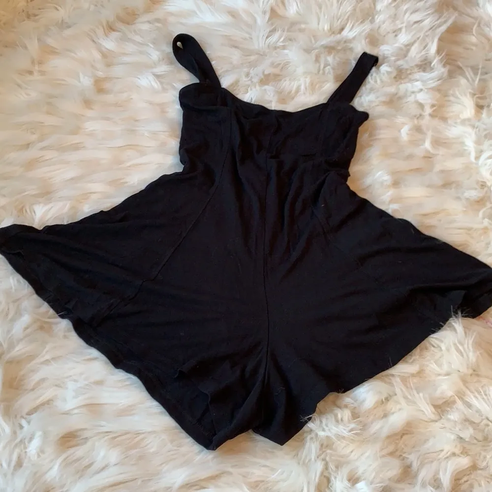 Forever 21 Black Cutout Knit Romper Size Small - Image 4