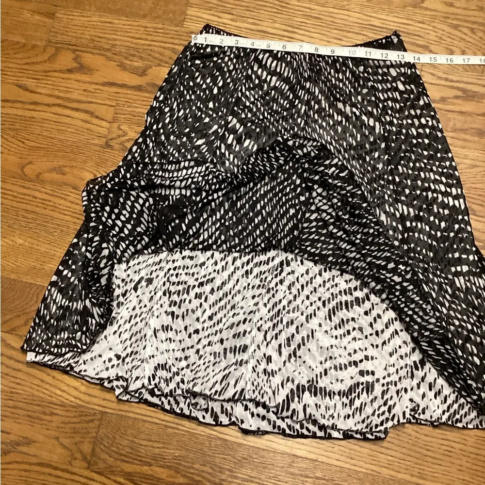 Reversible skirt. Size Medium. Black and white - Image 10