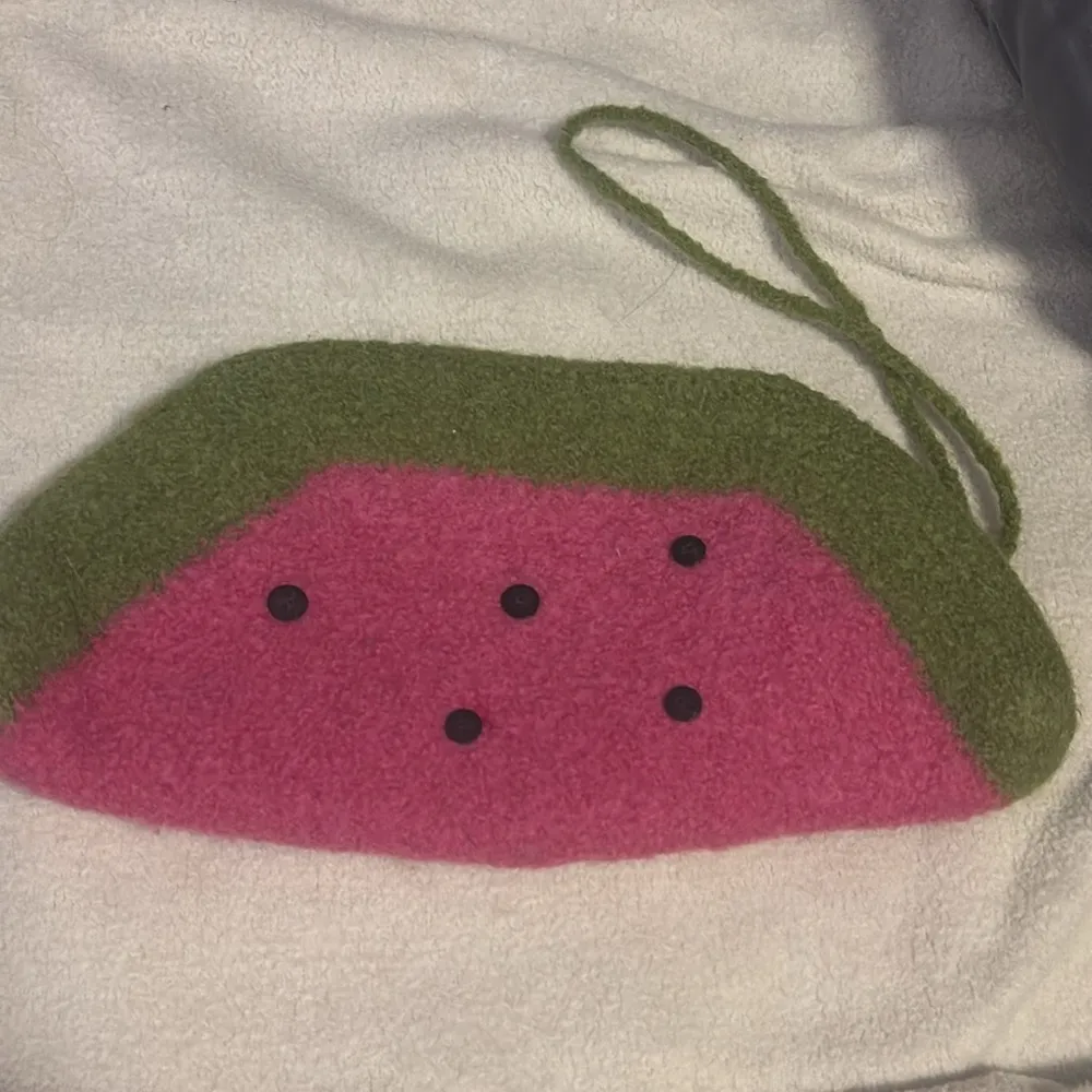 FLOWERBASKET LADYBUG DESIGN WATERMELON PURSE BY CHRISTINE PANE
ADORABLE WRISTLET Green - Image 5