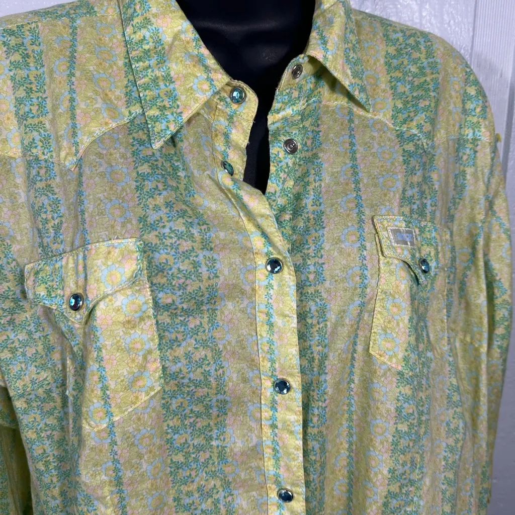 Twenty X Ultra Fit Snap Shirt Women's Floral Western Size Large NWOT - Image 4