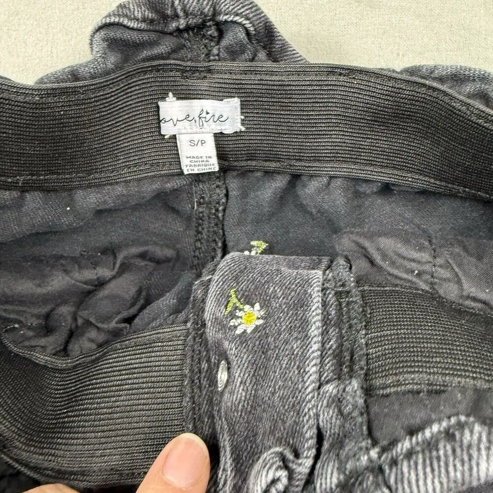 Juniors Love Fire Black Floral Denim Jean Shorts Size Small Stretch - Image 2