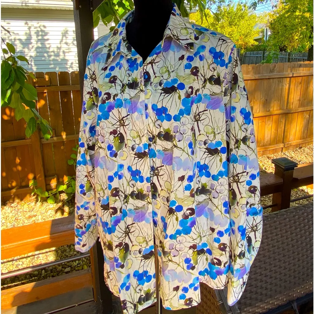 Nice NEW button down shirt/ top 💙🤍🖤 - Image 9