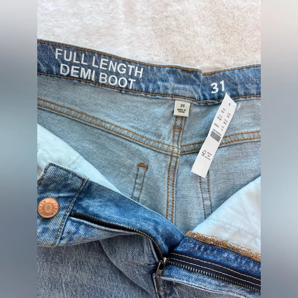 NWT: J. Crew Full Length Demi-Boot Jeans in Light Indigo Wash Size 31 - Image 9