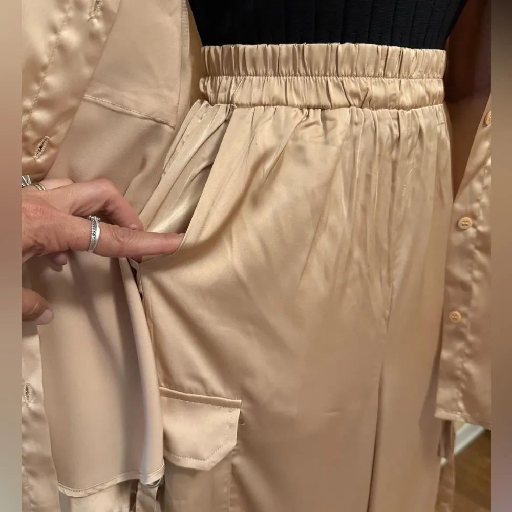 Chic two piece Satin Beige Pant and blouse set size S - Image 9