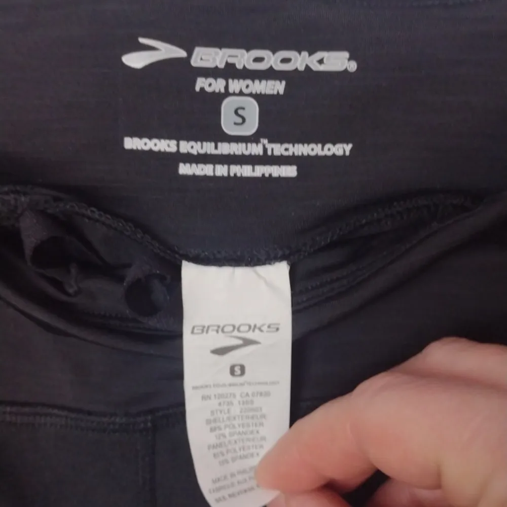 BROOKS essential Capri size small - Image 2