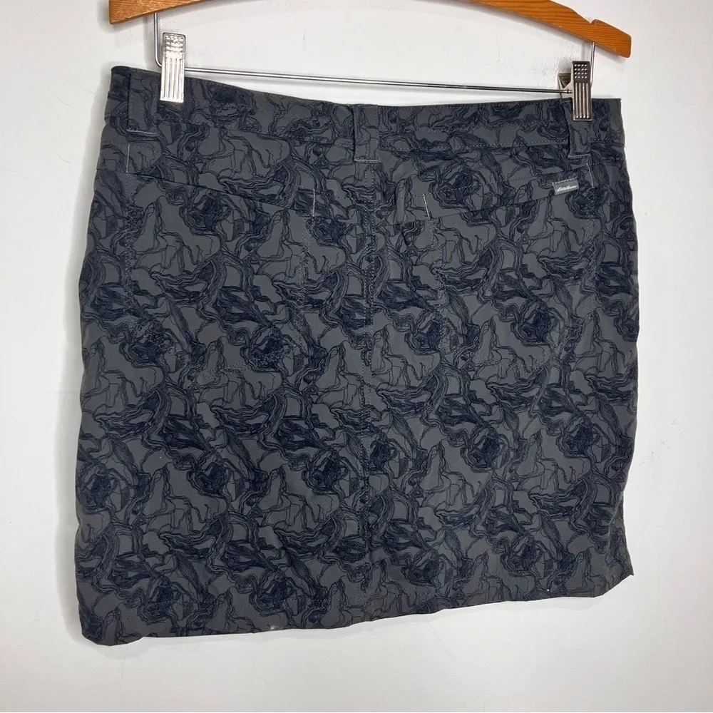Eddie Bauer dark gray print skort‎ size 8 - Image 5