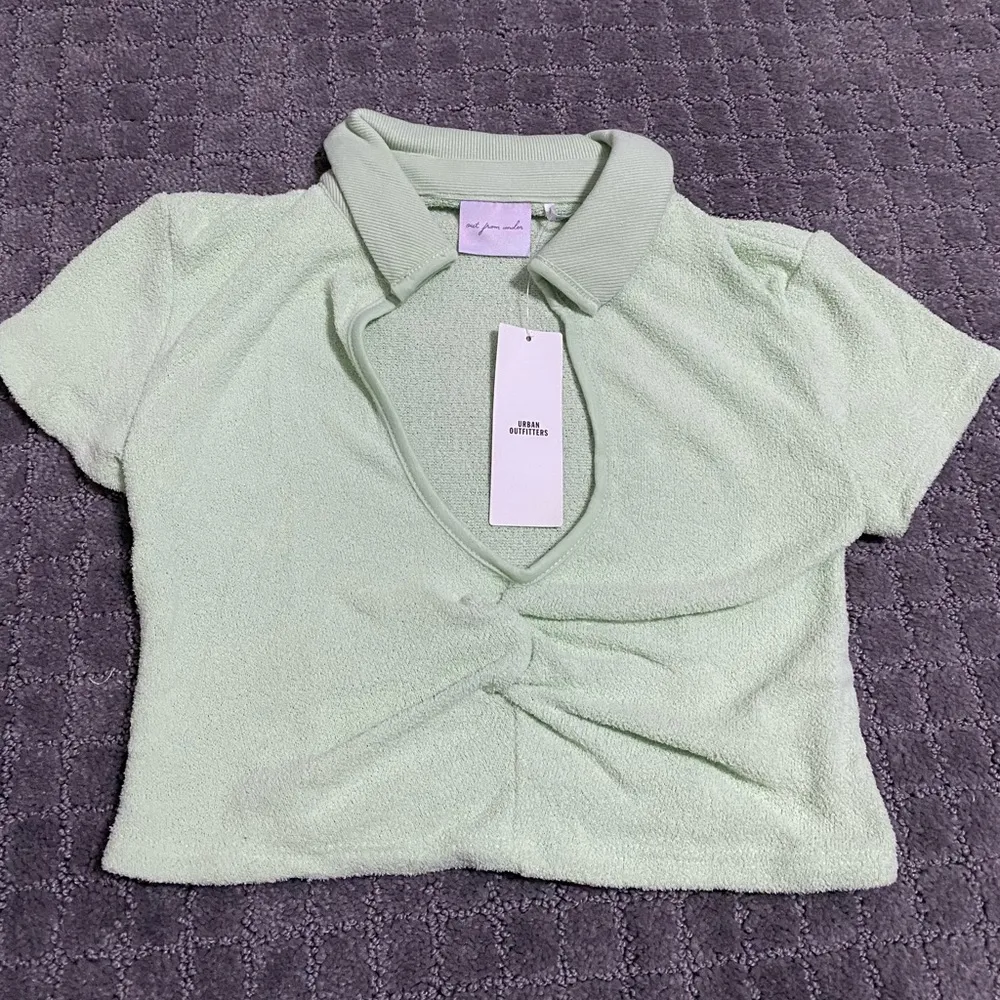 Out From Under Ari Ruched Collared Top NWT Size S - Light Green - Image 5