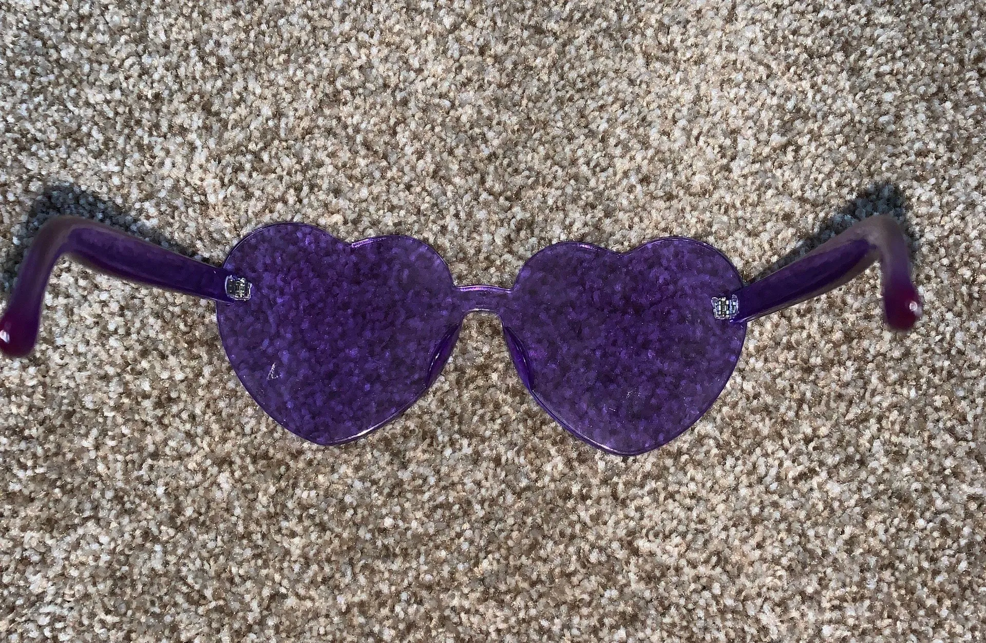 Amazon Heart Glasses - Image 3