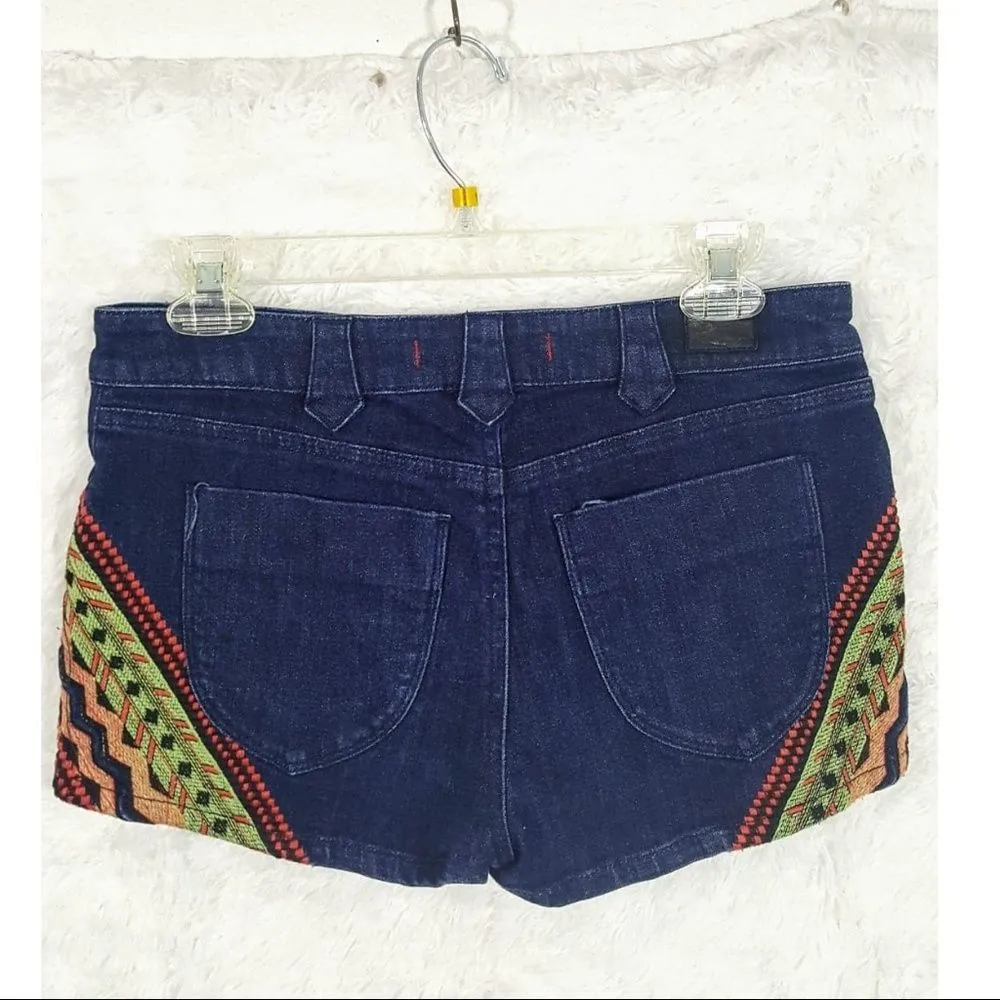 BDG Urban Outfitters Embroidered Aztec Tribal Denim Shorts Size 28 - Image 2