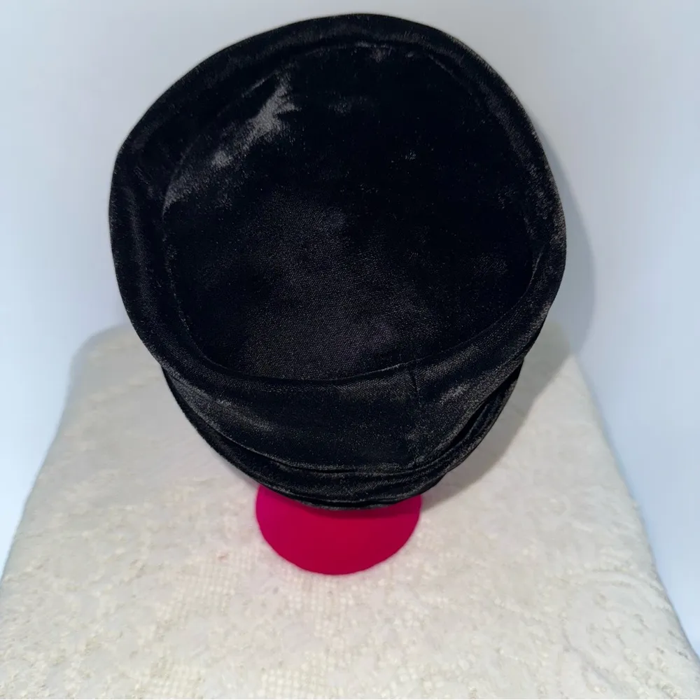 Vintage Union Made USA Black Velvet Hat with Pearl Accent Old Money - Image 6