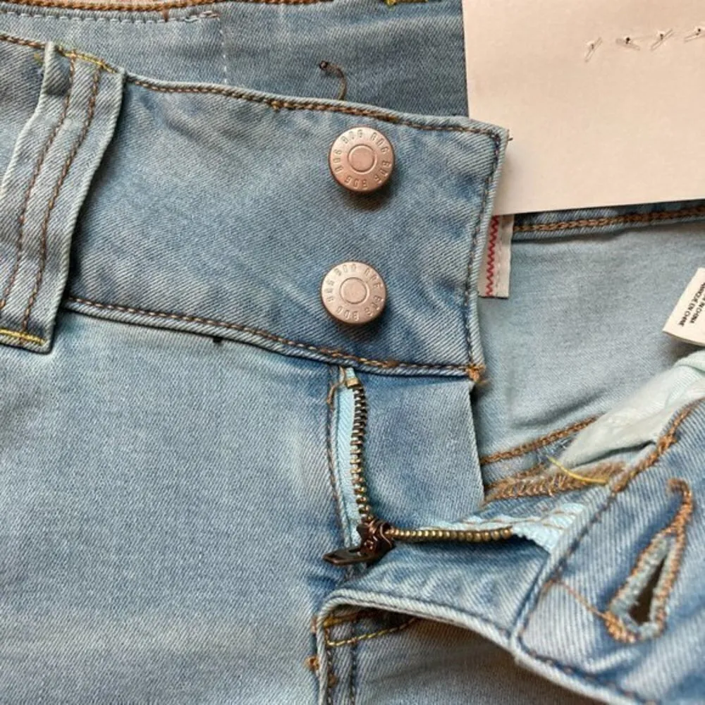 BDG Low Rise Flare Jeans in Indigo Light Wash Size 28 NWT - Image 7