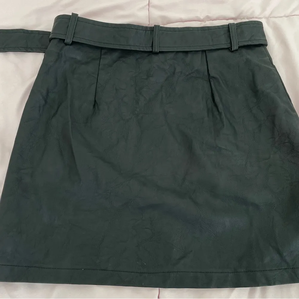 LF Seek The Label black vegan leather Moto biker asymmetrical zip mini skirt S - Image 4