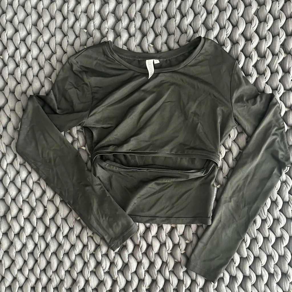 IRNBY Charlotte Black Long Sleeve Cut-Out Top - Image 6