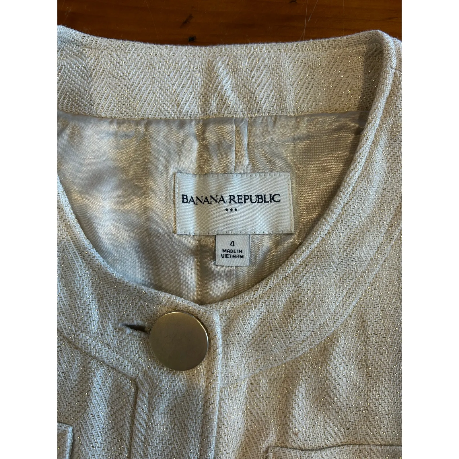 Banana Republic blazer size 4 cream gold round neck gold buttons festive holiday - Image 5