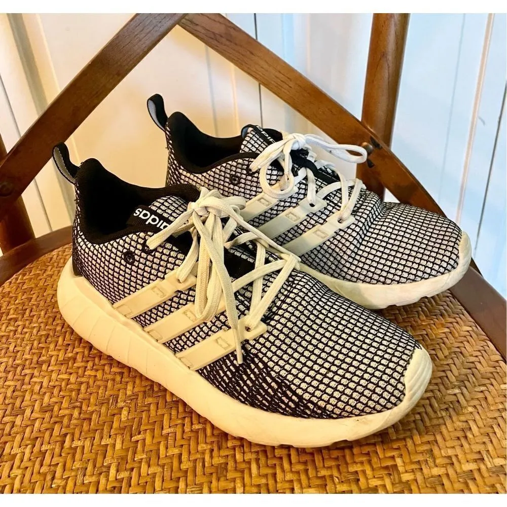 Adidas white and black running shoes size 6 - Image 5