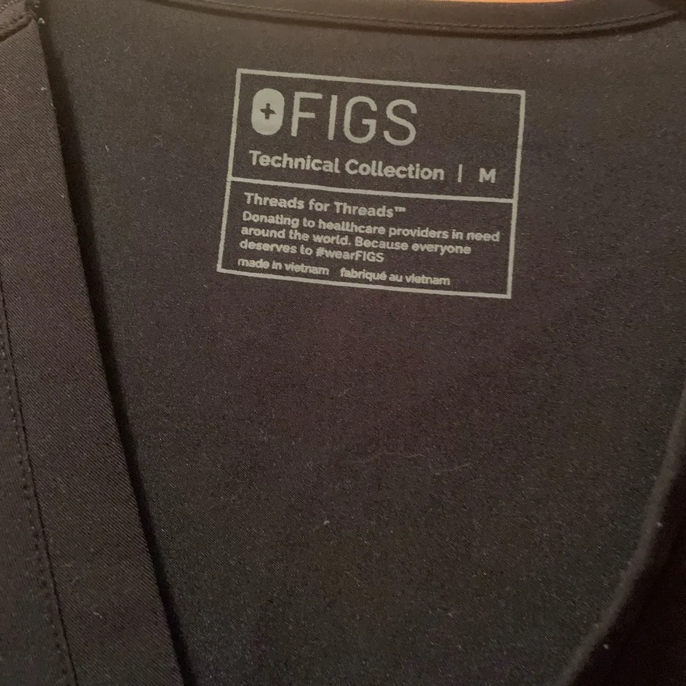 FIGS  Technical Collection Scrub Top Black Size Medium. - Image 3