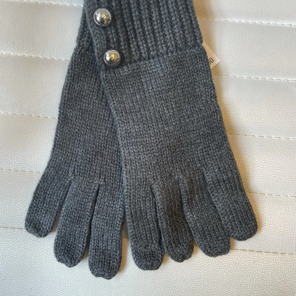 Michael Kors Gray Knit Gloves MK Silver Buttons NEW - Image 3