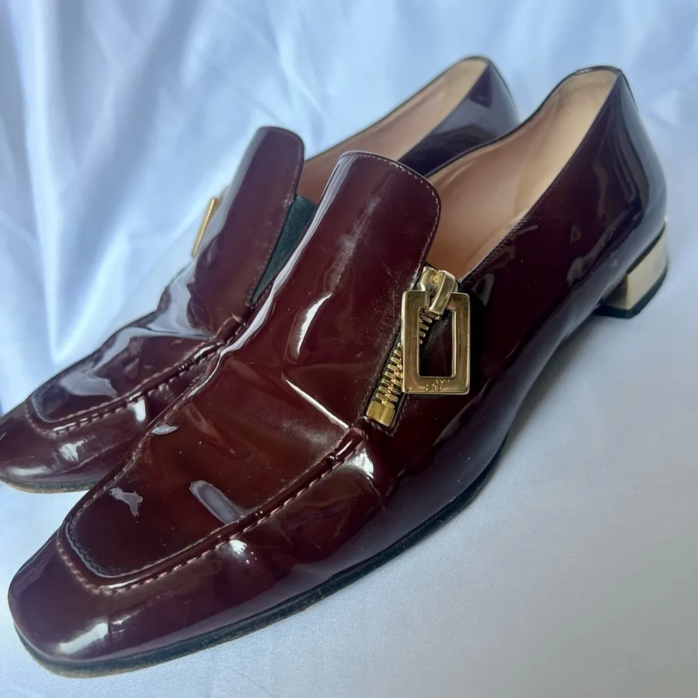 Roger Vivier Polly Burgundy and Gold Patent Leather Loafer Shoes 9 - Image 4