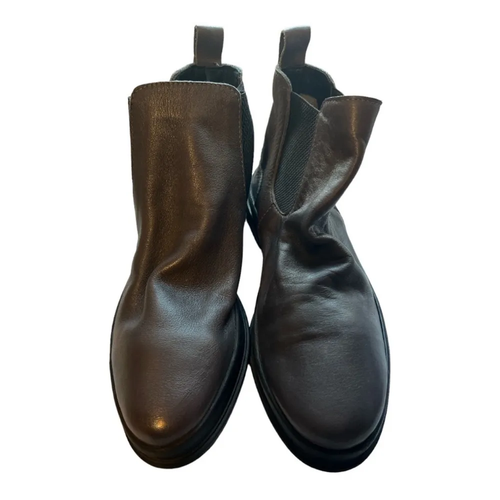 New Free People x Bueno Scout Chelsea Boots - Image 3