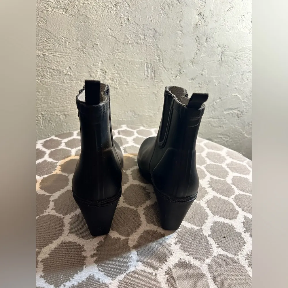 Tretorn Stylish Black Ankle Boots measures 9.25 inches. No size mark- fits 7:5-8 - Image 4