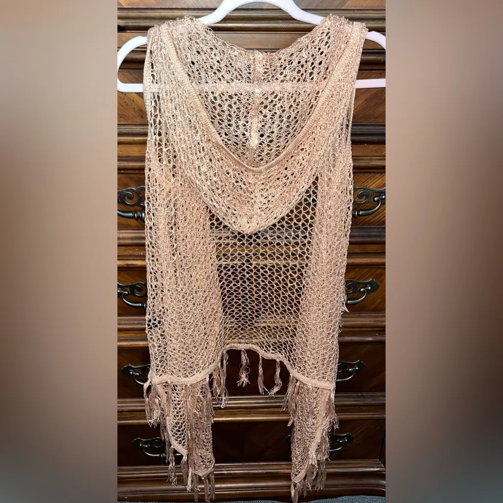 NWOT! Pol Clint Vest Metallic Crocheted - Image 4