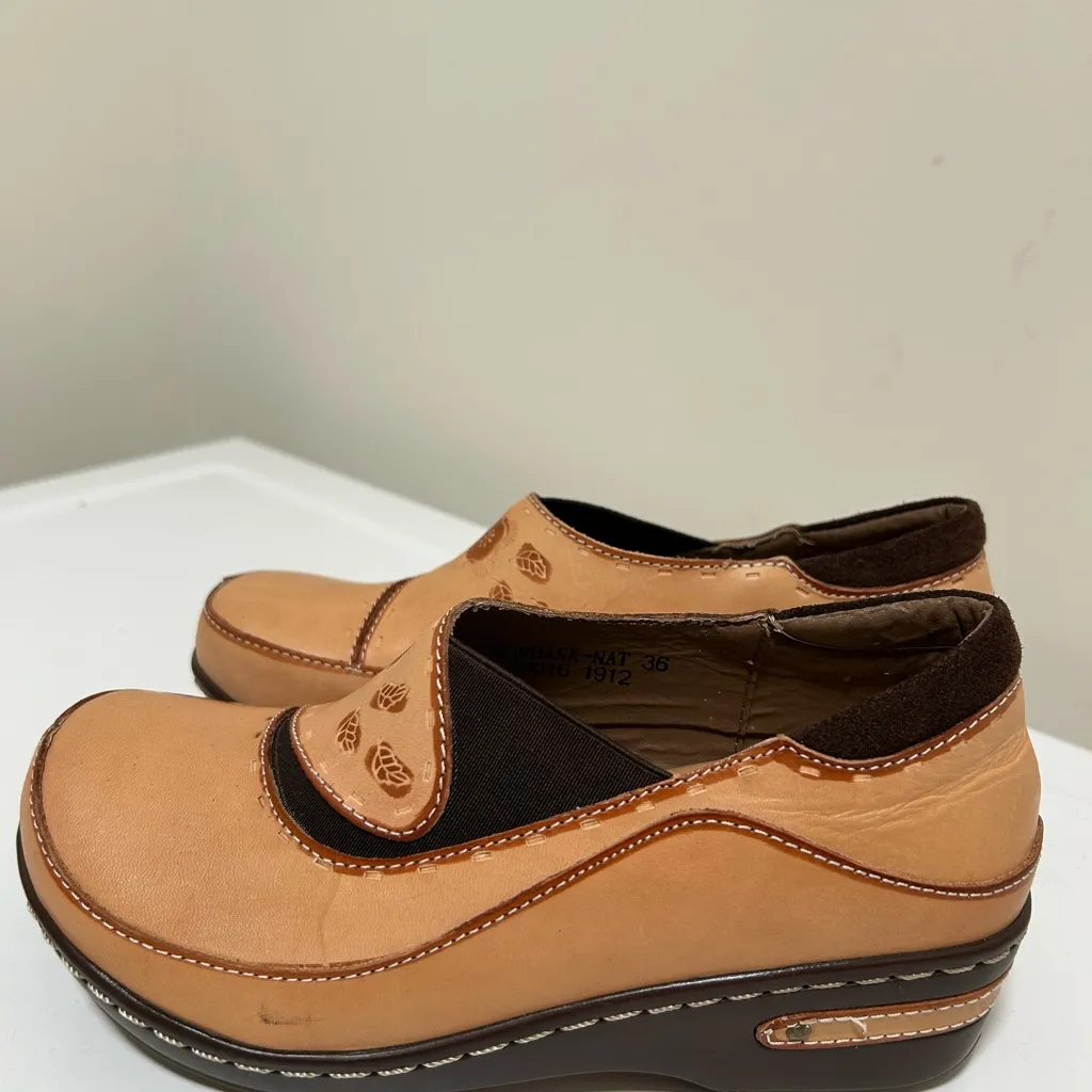 L’artiste Burbank Leather Clogs Tan Brown Size 5.5 - Image 3