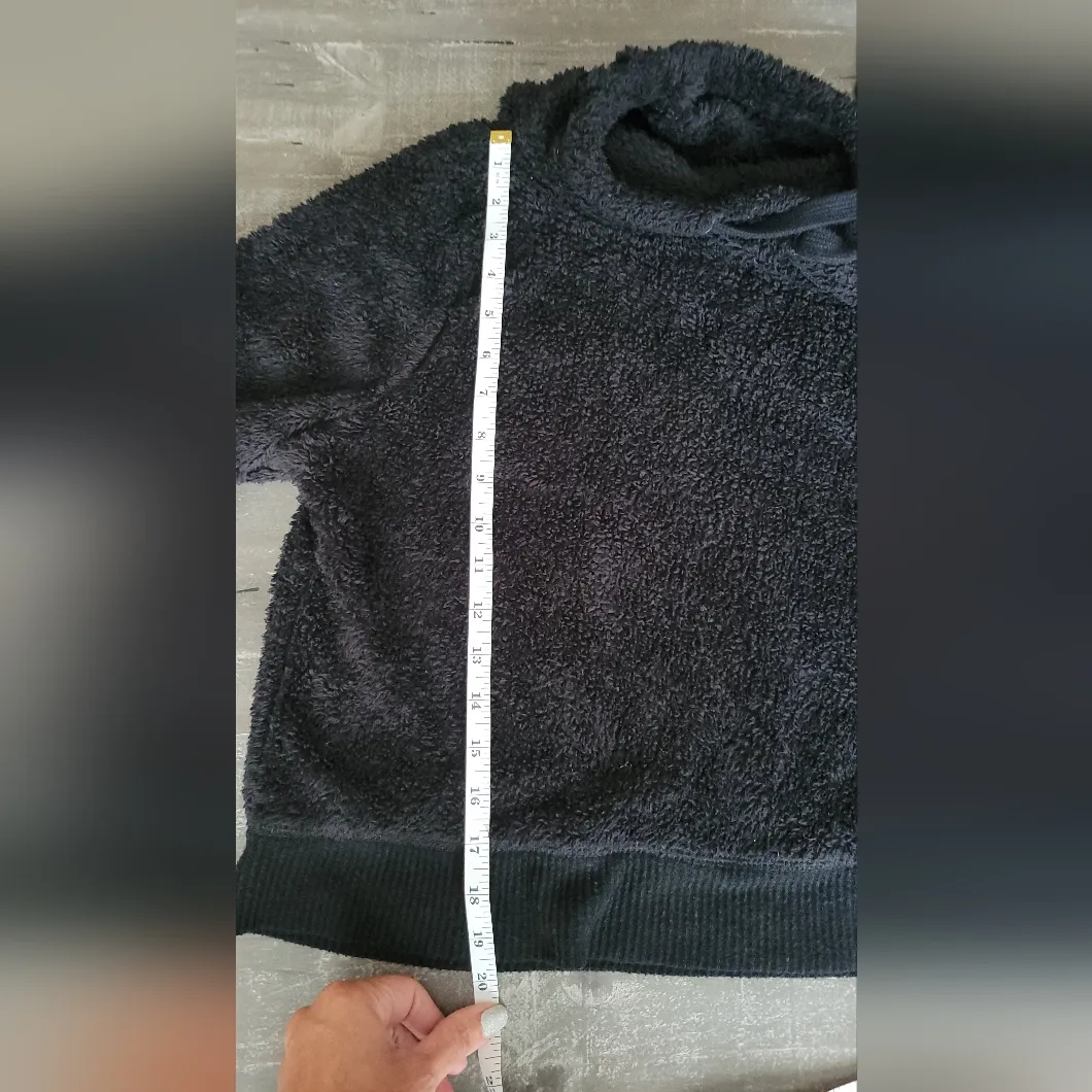 Hollister Black Faux Fur Mock Neck Cropped Sweater Size M - Image 15