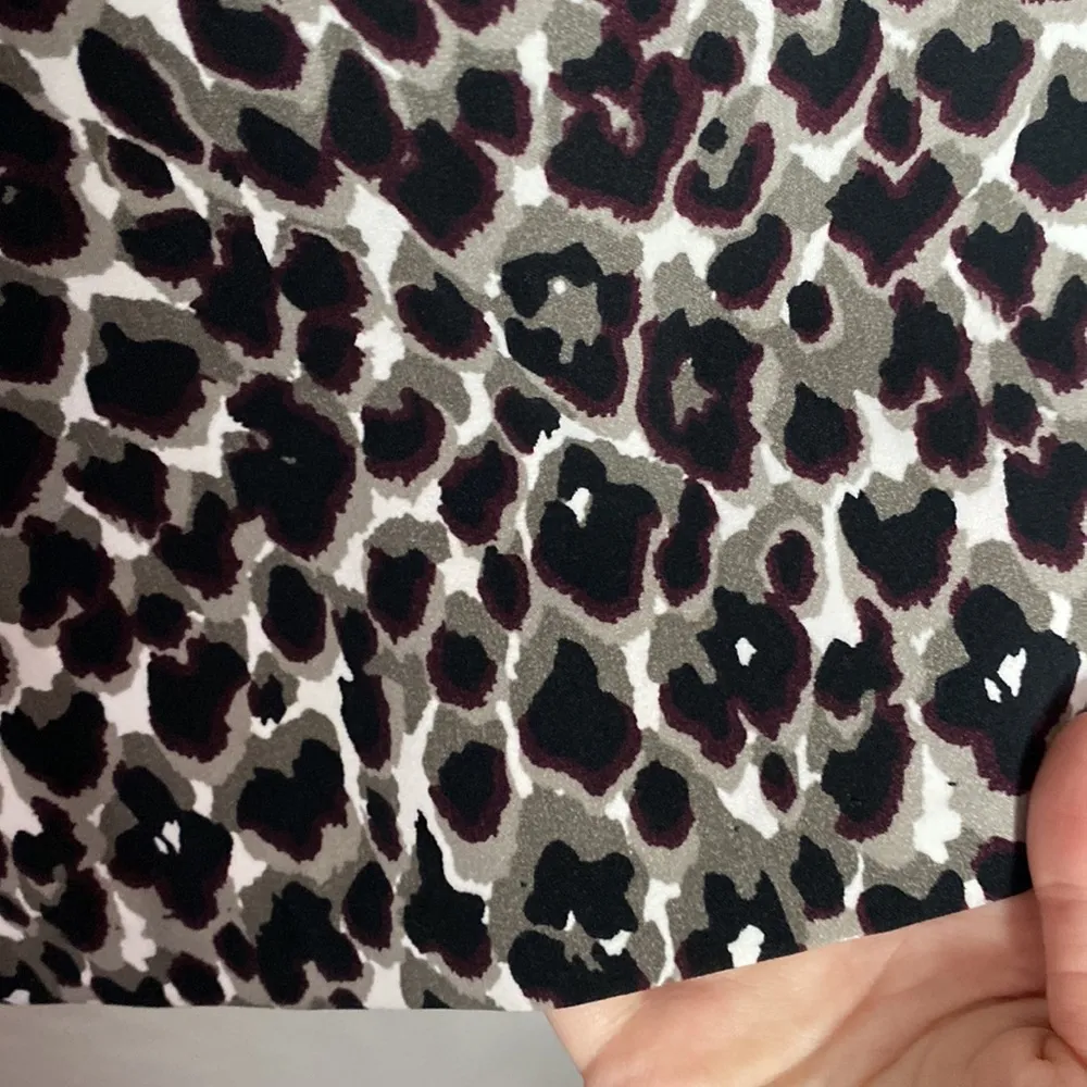 Ann Taylor Factory leopard print pencil skirt size 8 Black - Image 5