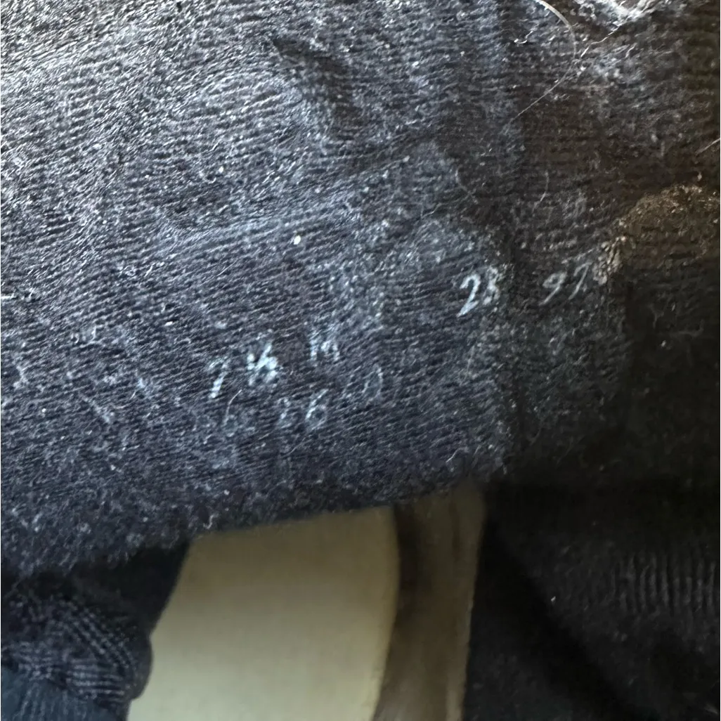 Laredo Black heeled pull on leather western heeled boots size 7 1/2 - Image 6